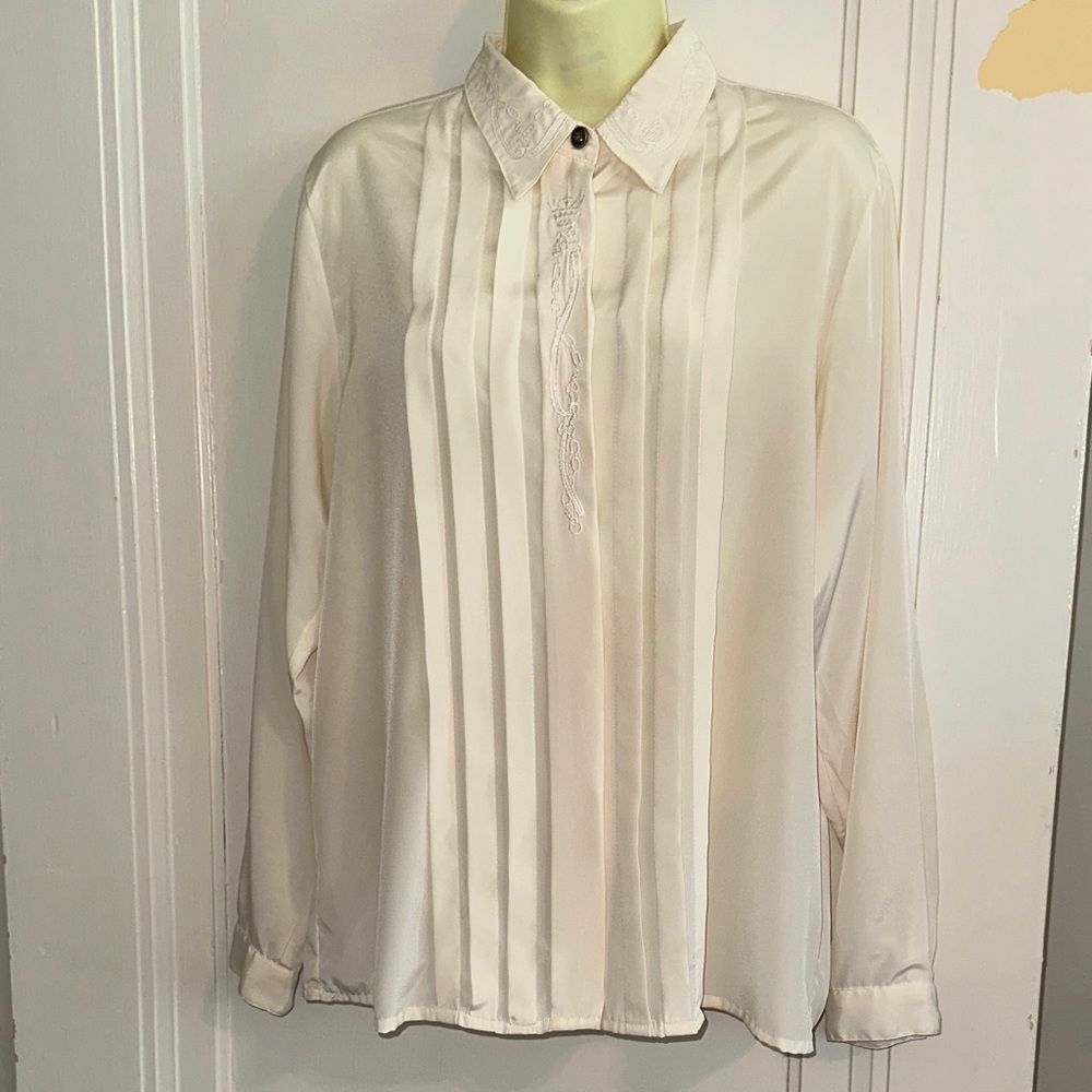 Vintage 80s Yves St. Clair Cream Pleat‎ Front Embroidered Long Sleeve Blouse